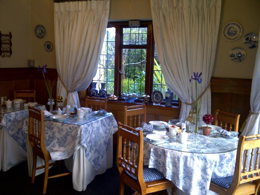 Mulligans Guest Lodge Херманус Экстерьер фото